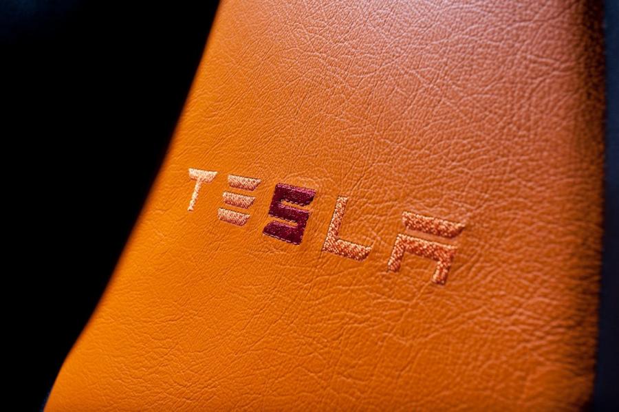 Детали интерьера Tesla Roadster Sport 2010 года  (фото 33 из 66)